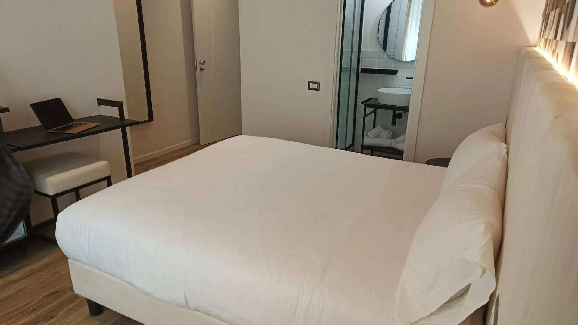 Romi Suite Italy